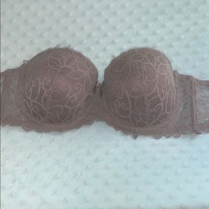 Tilly’s lace strapless bra